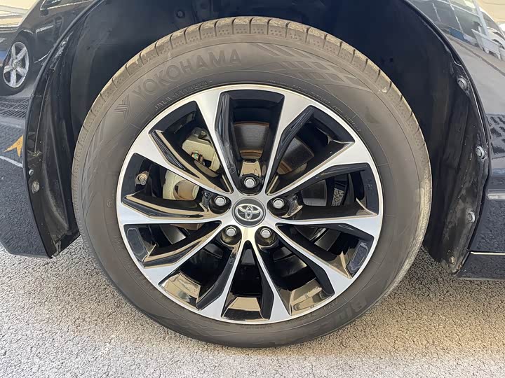 Фото 4 - Toyota Avalon