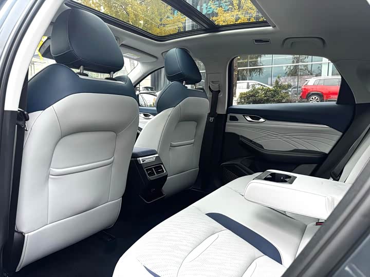 Фото 5 - Geely Preface