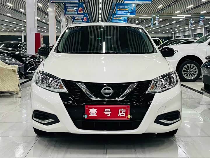 Фото 2 - Nissan Tiida