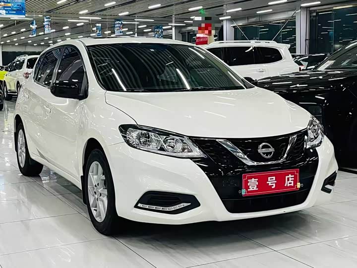 Фото 3 - Nissan Tiida