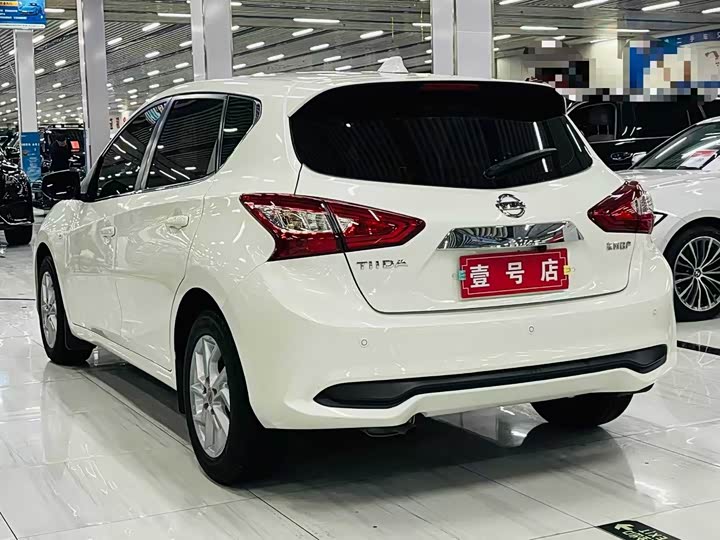 Фото 4 - Nissan Tiida