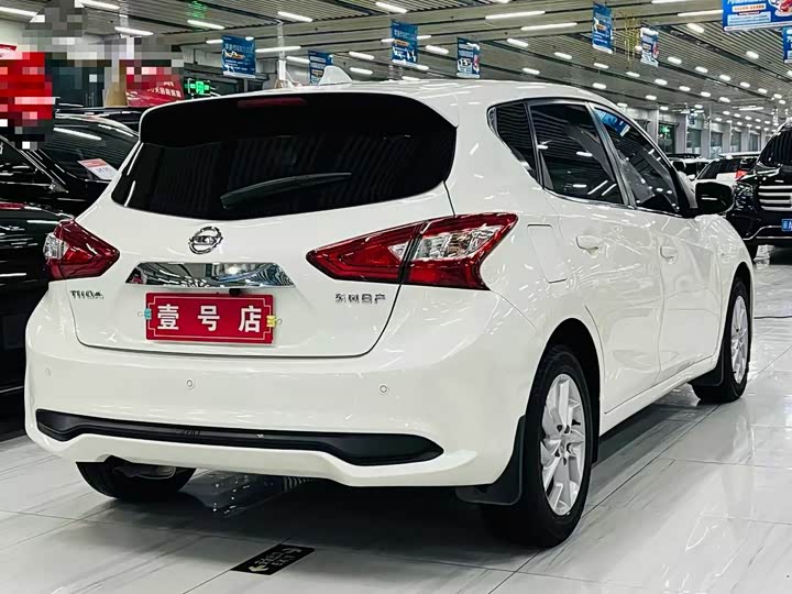 Фото 6 - Nissan Tiida