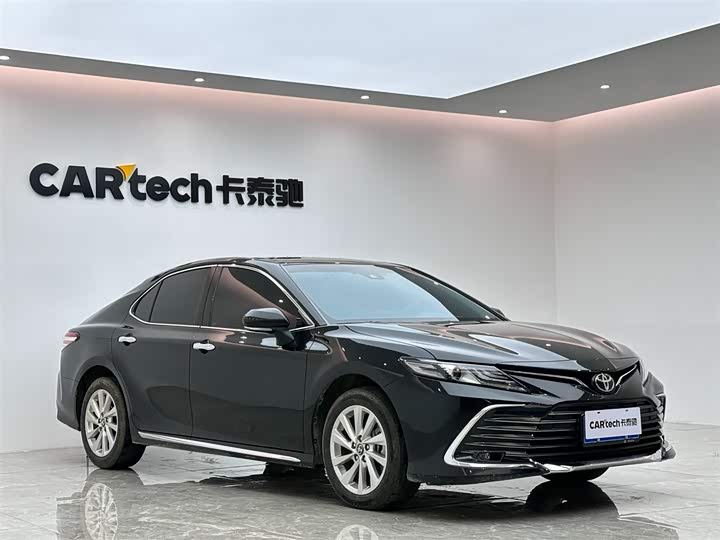 Фото 6 - Toyota Camry