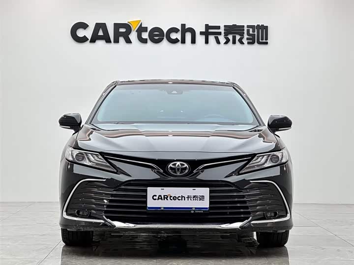 Фото 7 - Toyota Camry