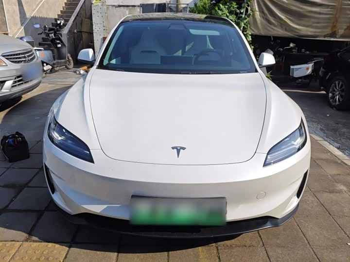 Фото 3 - Tesla Model 3
