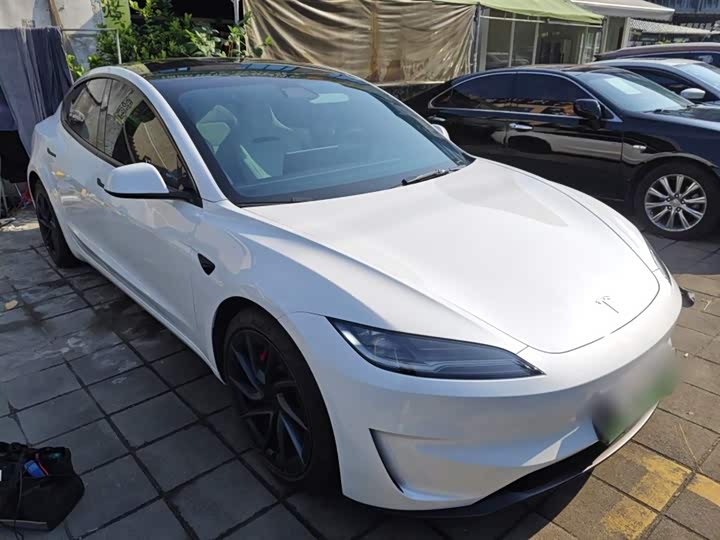Фото 4 - Tesla Model 3