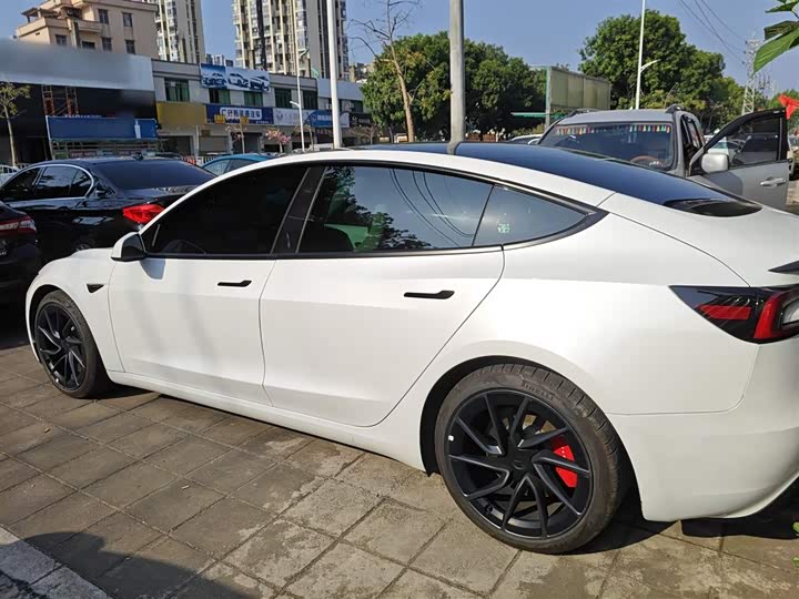 Фото 5 - Tesla Model 3