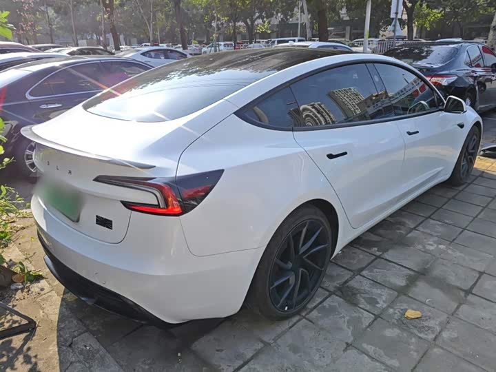 Фото 7 - Tesla Model 3