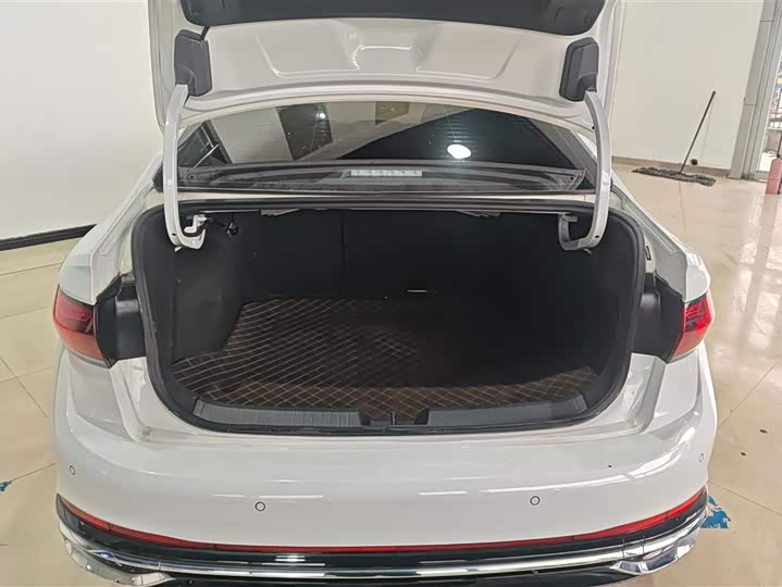 Фото 4 - Volkswagen Sagitar L