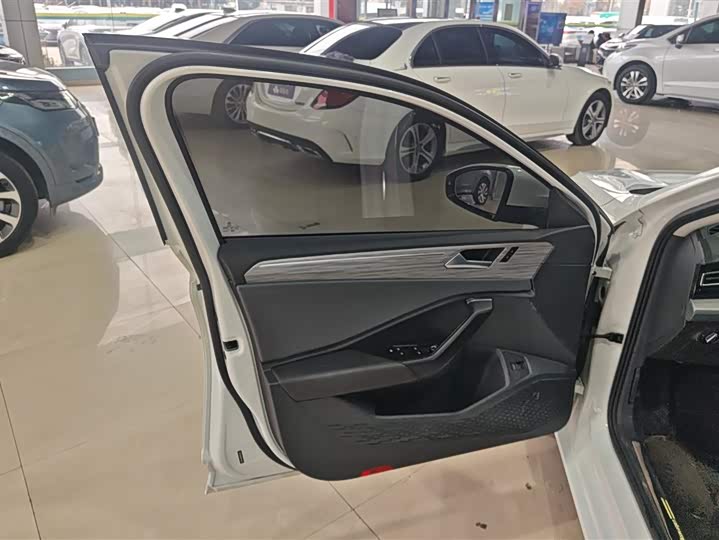 Фото 7 - Volkswagen Sagitar L