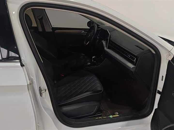 Фото 8 - Volkswagen Sagitar L