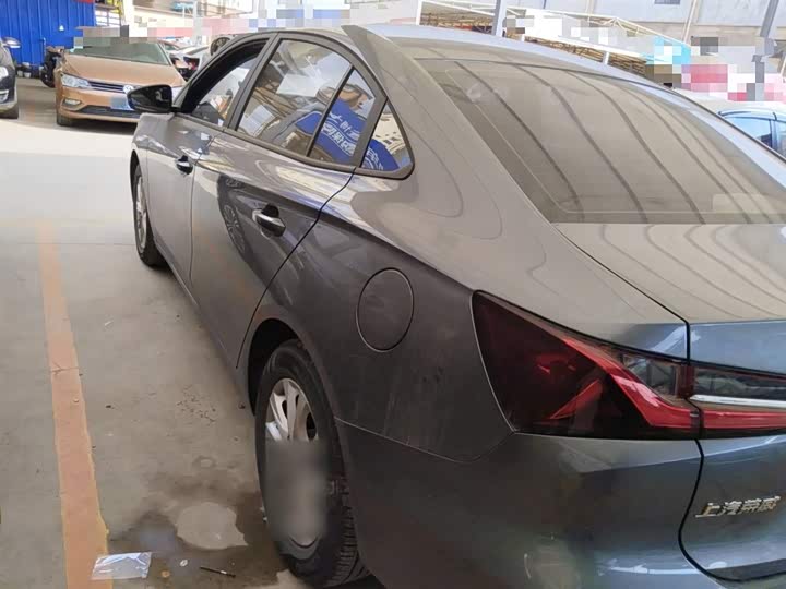 Фото 5 - Roewe i5