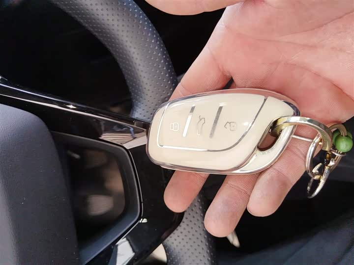 Фото 9 - Roewe i5