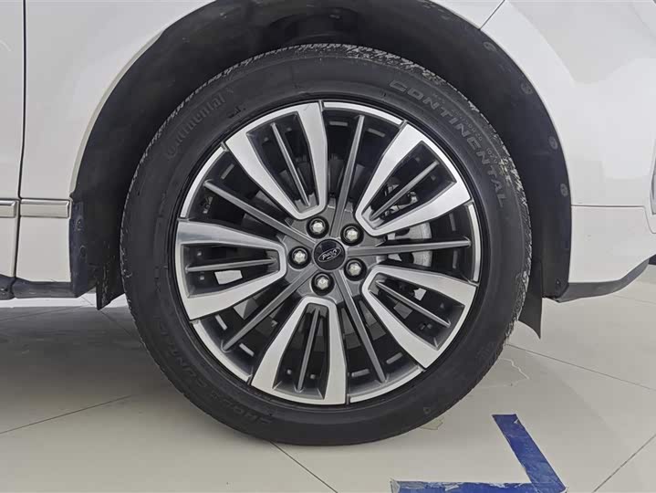 Фото 6 - Ford Edge