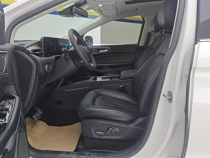 Фото 9 - Ford Edge