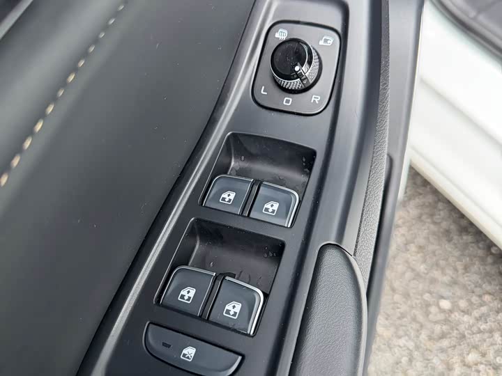 Фото 6 - Bestune B70