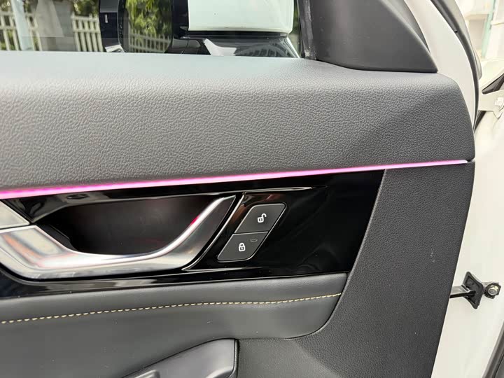 Фото 7 - Bestune B70