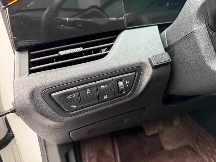 Фото 8 - Bestune B70