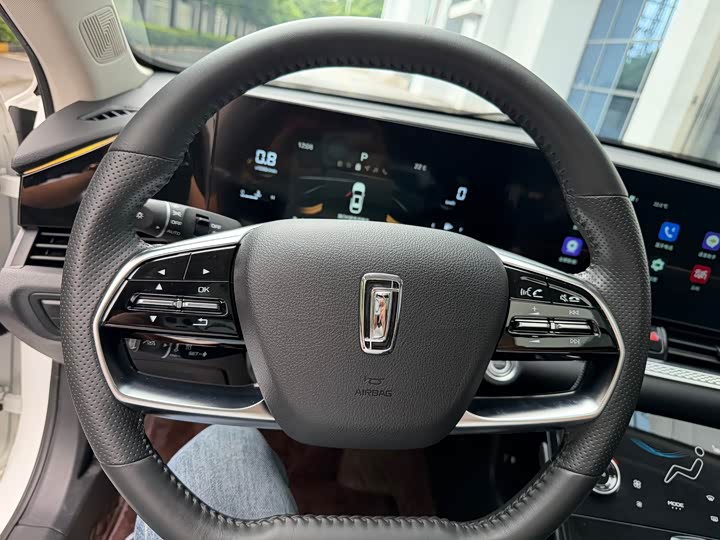 Фото 9 - Bestune B70