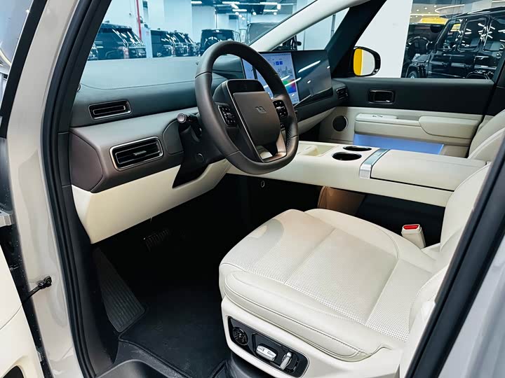 Фото 5 - LiXiang Mega