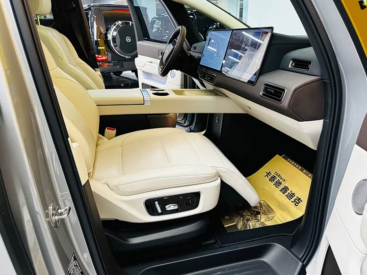 Фото 6 - LiXiang Mega