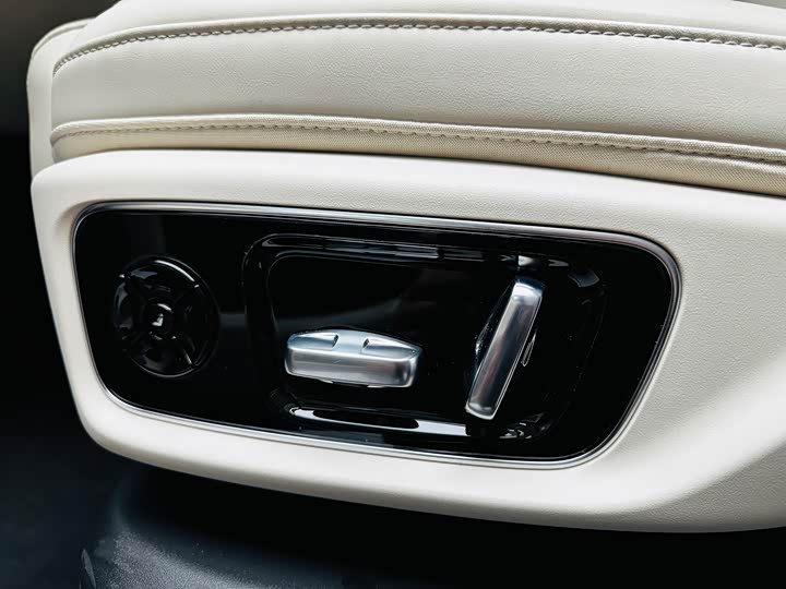 Фото 8 - LiXiang Mega