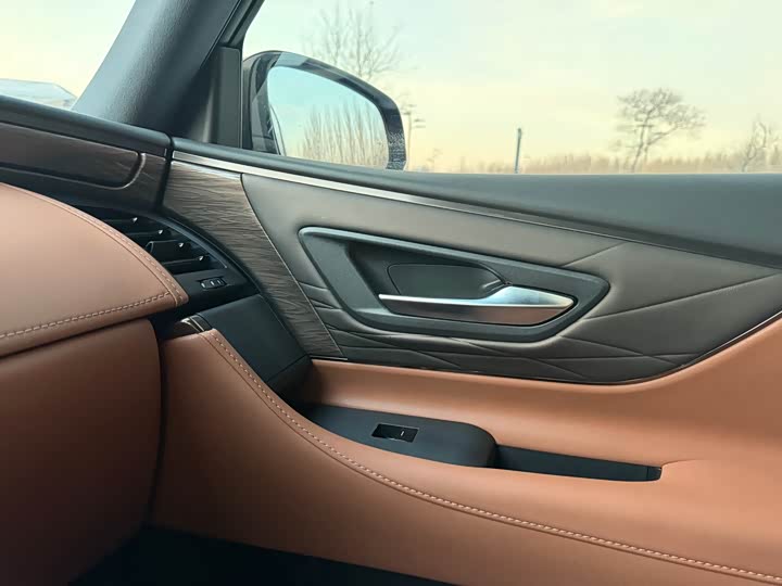 Фото 9 - Toyota Alphard