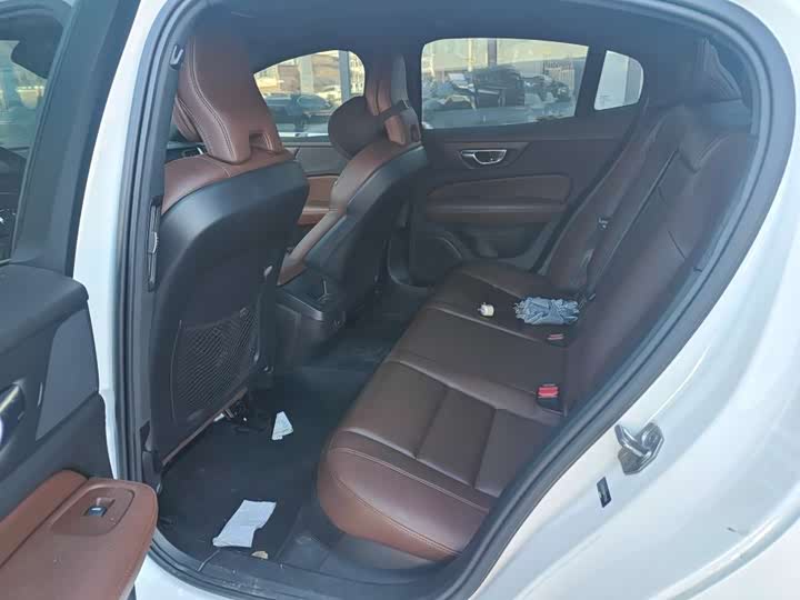 Фото 4 - Volvo S60