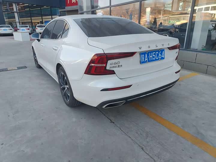 Фото 5 - Volvo S60