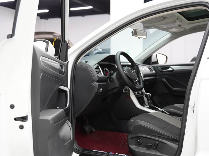 Фото 9 - Volkswagen T-Roc