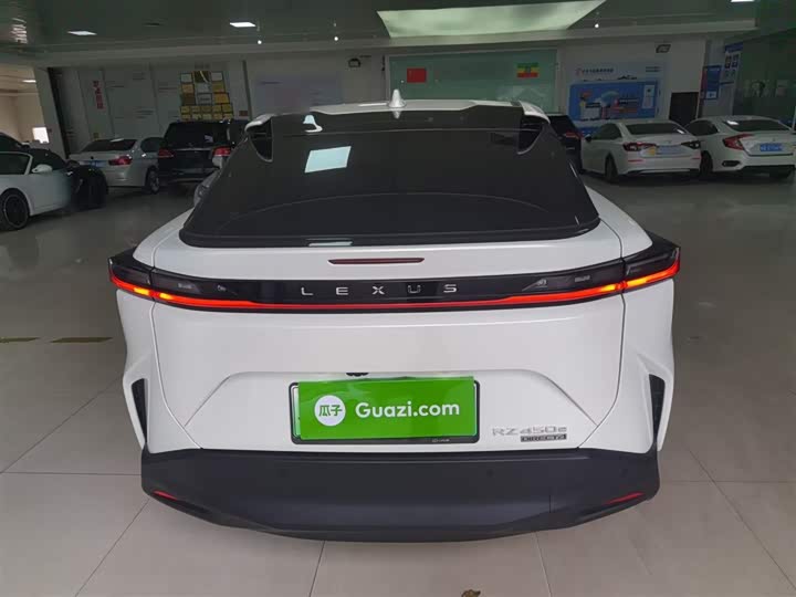 Фото 6 - Lexus RZ