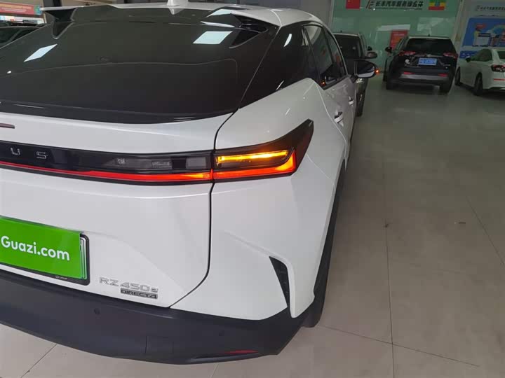 Фото 8 - Lexus RZ