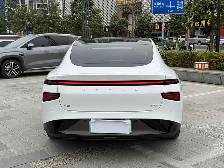 Фото 3 - XPeng P7
