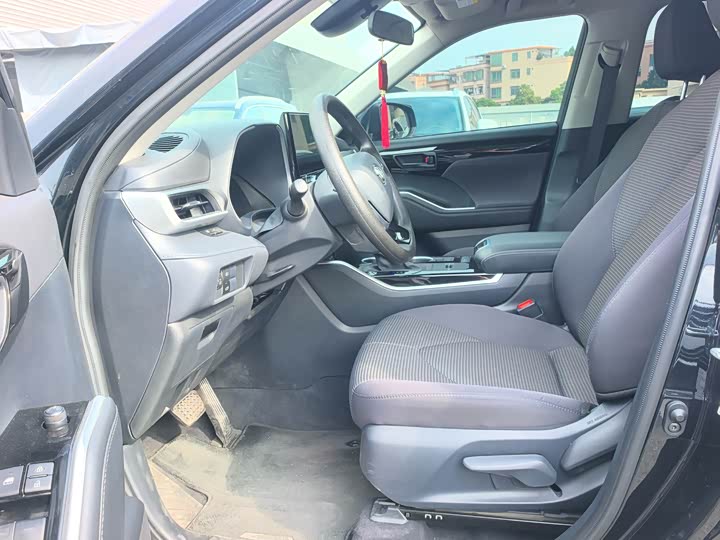 Фото 7 - Toyota Highlander