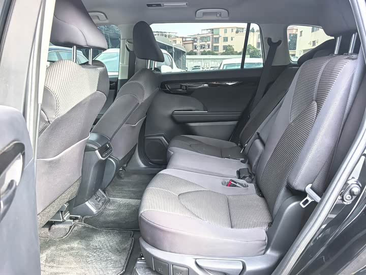 Фото 9 - Toyota Highlander