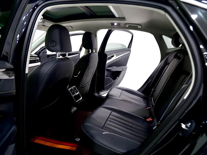 Фото 9 - Volkswagen Passat