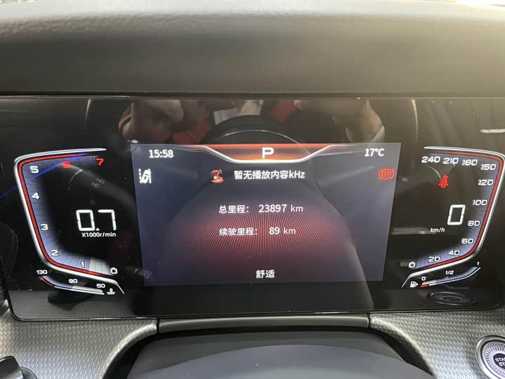 Фото 8 - Hongqi H5