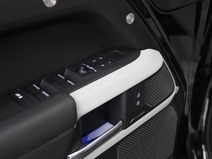 Фото 7 - Land Rover Defender