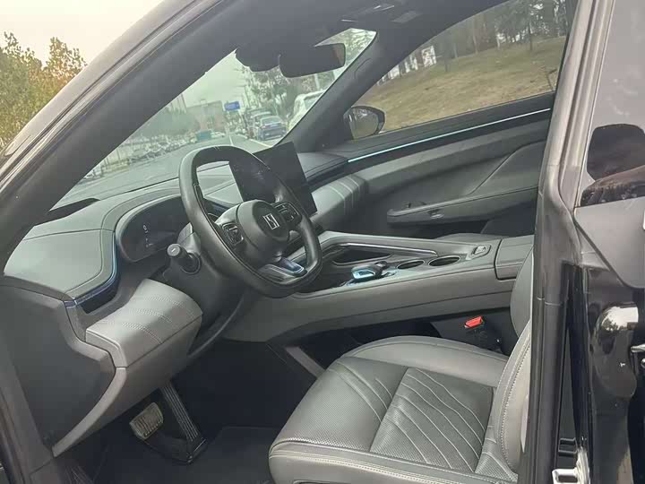 Фото 7 - Zeekr 001