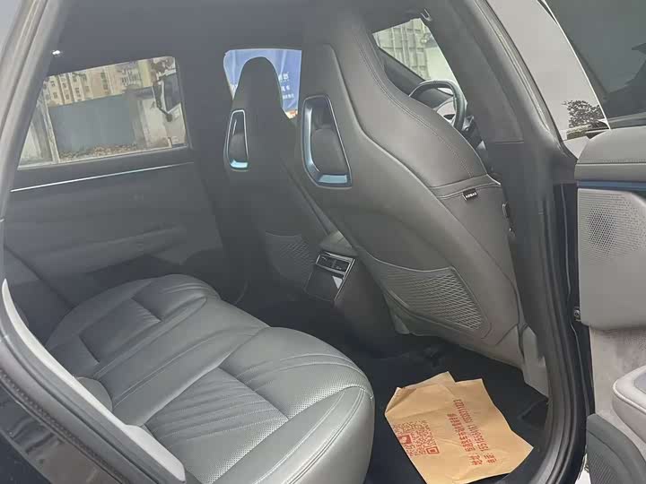 Фото 9 - Zeekr 001