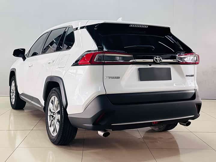 Фото 7 - Toyota Wildlander