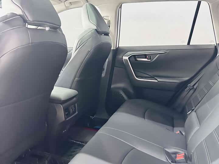 Фото 9 - Toyota Wildlander