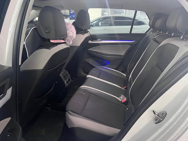 Фото 9 - Volkswagen Golf