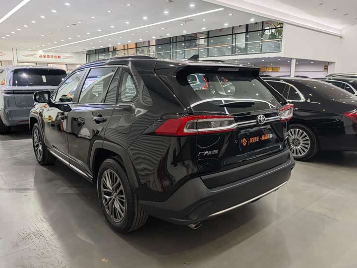 Фото 4 - Toyota Wildlander