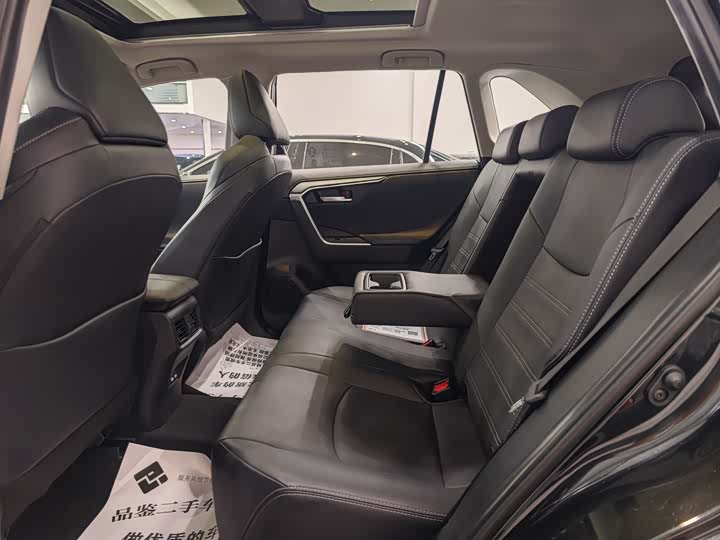 Фото 8 - Toyota Wildlander