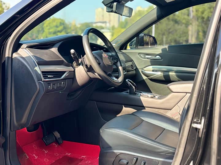 Фото 4 - Cadillac XT4