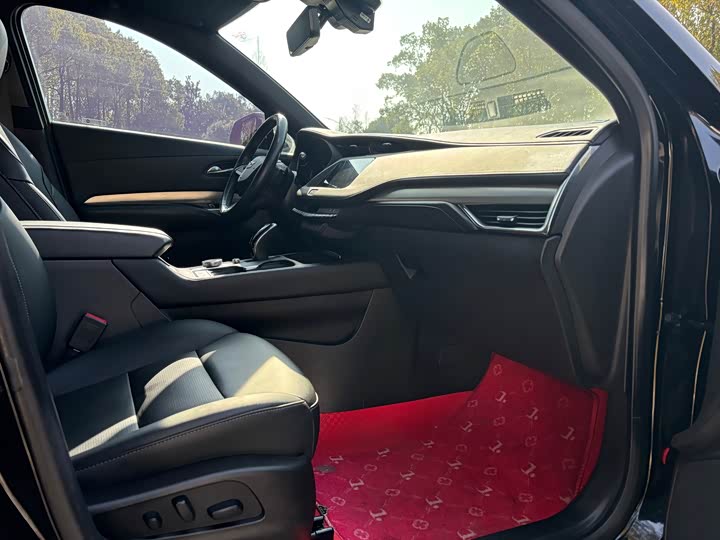 Фото 6 - Cadillac XT4