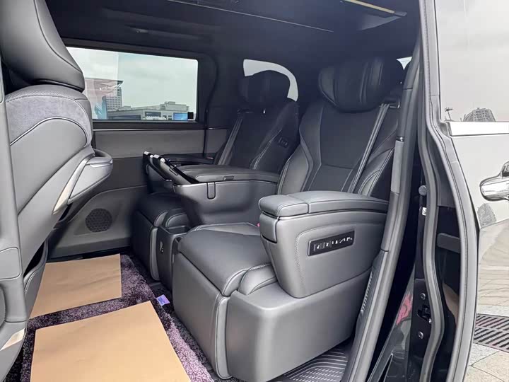 Фото 8 - Lexus LM