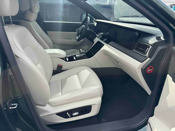 Фото 8 - LiXiang One