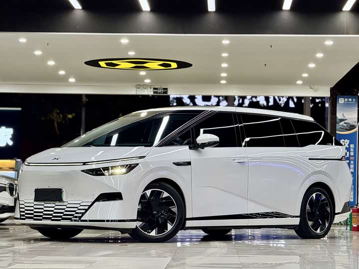 Фото 1 - XPeng X9